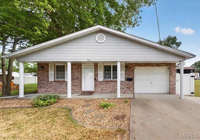 Photo 1 of Sale Pending at 912 W Church St, Mascoutah, IL 62258 | MLS# MIS26058005 | Listing updated on 2026-09-15