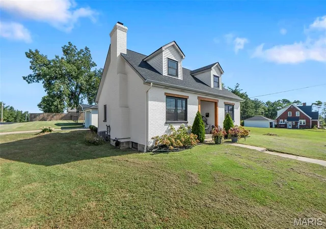 Photo 2 of Single family home for sale at 1240 Drury Ln, Perryville, MO 63775 | MLS# MIS26058011 | Listing updated on 2026-09-30