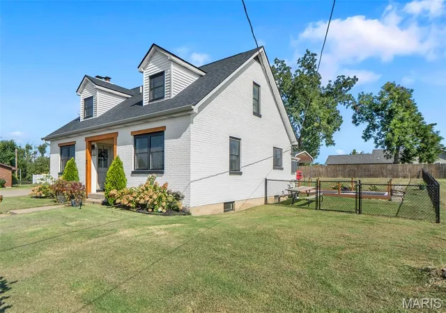 Photo 3 of Single family home for sale at 1240 Drury Ln, Perryville, MO 63775 | MLS# MIS26058011 | Listing updated on 2026-09-30