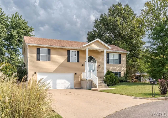 Photo 2 of Single family home for sale at 1153 Pat St, Sullivan, MO 63080 | MLS# MIS26058022 | Listing updated on 2026-09-11