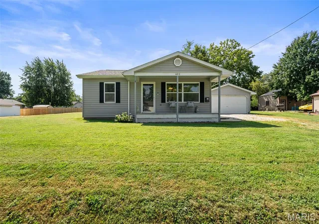 Photo 2 of Single family home for sale at 402 Fremont St, Jerseyville, IL 62052 | MLS# MIS26058038 | Listing updated on 2026-09-16