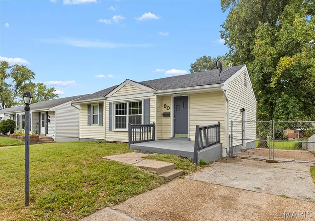 Photo 2 of Single family home for sale at 90 La Havre Cir, Florissant, MO 63031 | MLS# MIS26058062 | Listing updated on 2026-09-15