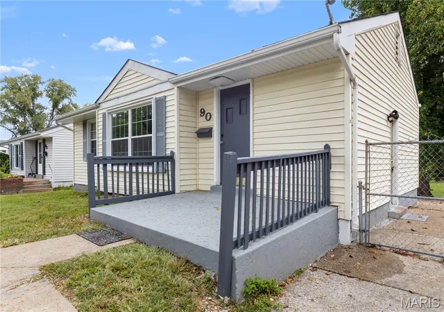 Photo 3 of Single family home for sale at 90 La Havre Cir, Florissant, MO 63031 | MLS# MIS26058062 | Listing updated on 2026-09-15