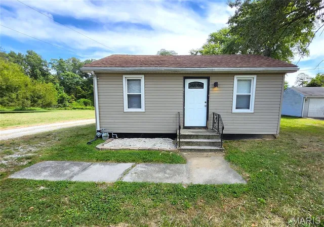 Photo 2 of Single family home for sale at 7912 Brookfield Dr, Caseyville, IL 62232 | MLS# MIS26058072 | Listing updated on 2026-10-02
