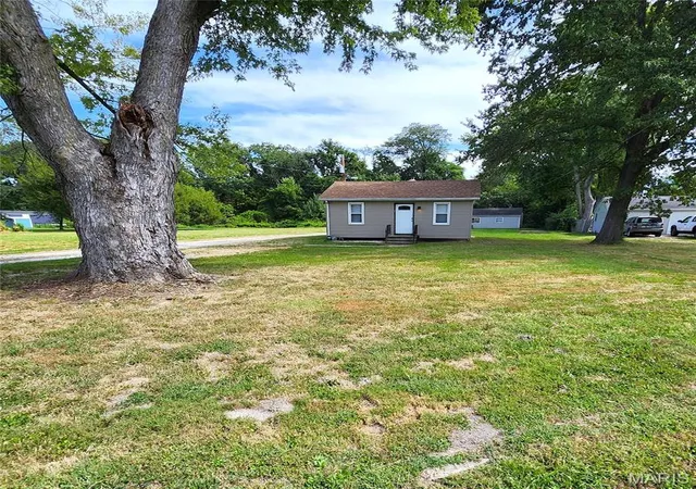 Photo 3 of Single family home for sale at 7912 Brookfield Dr, Caseyville, IL 62232 | MLS# MIS26058072 | Listing updated on 2026-10-02