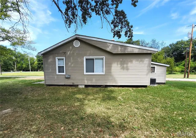 Photo 3 of Single family home for sale at 7912 Brookfield Dr, Caseyville, IL 62232 | MLS# MIS26058072 | Listing updated on 2026-10-26