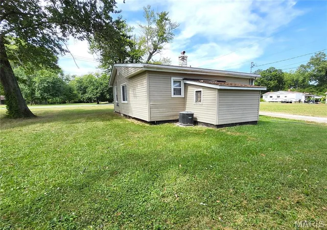 Photo 4 of Single family home for sale at 7912 Brookfield Dr, Caseyville, IL 62232 | MLS# MIS26058072 | Listing updated on 2026-10-26