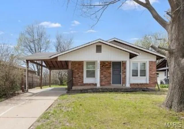 Photo 2 of Single family home for sale at 1114 Ransome Ct, Florissant, MO 63031 | MLS# MIS26058074 | Listing updated on 2026-09-15
