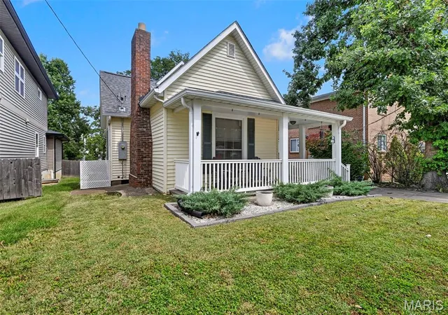 Photo 3 of Sale Pending at 7333 Wise Ave, Saint Louis, MO 63117 | MLS# MIS26058100 | Listing updated on 2026-09-15