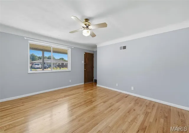 Photo 3 of Sale Pending at 1212 Victory Dr, Saint Louis, MO 63125 | MLS# MIS26058102 | Listing updated on 2026-09-14