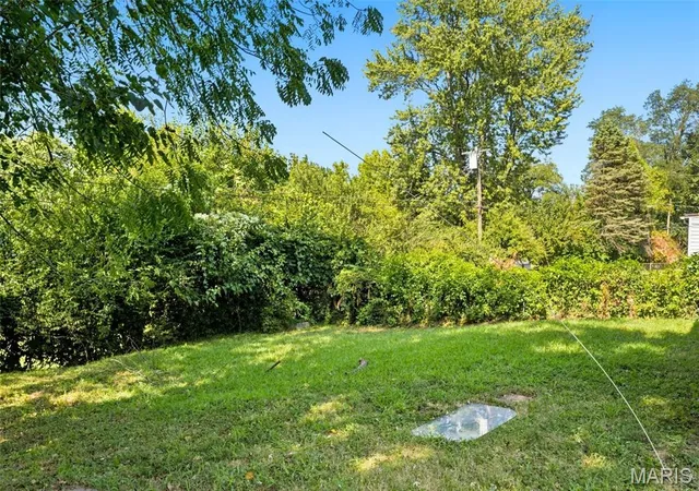 Photo 2 of Single family home for sale at 27 Bascom, Saint Louis, MO 63135 | MLS# MIS26058109 | Listing updated on 2026-09-12