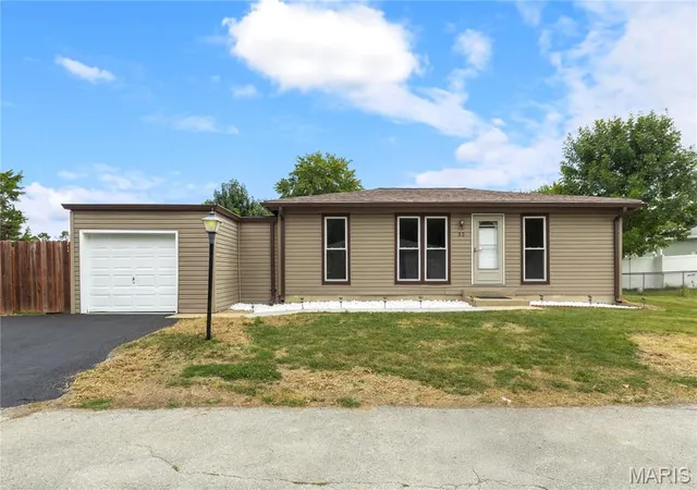 Photo 1 of Single family home for sale at 32 Plum Tree Dr, Saint Peters, MO 63376 | MLS# MIS26058128 | Listing updated on 2026-09-14