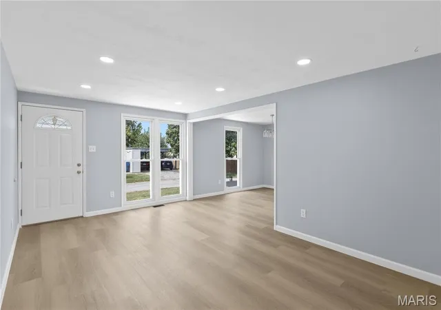 Photo 3 of Single family home for sale at 32 Plum Tree Dr, Saint Peters, MO 63376 | MLS# MIS26058128 | Listing updated on 2026-09-14