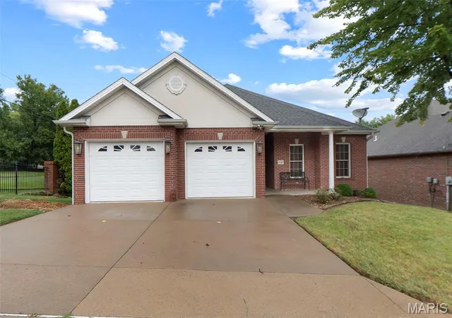 Single family home for sale at 1132 N Cape Rock Dr, Cape Girardeau, MO 63701 | MLS# MIS26058150