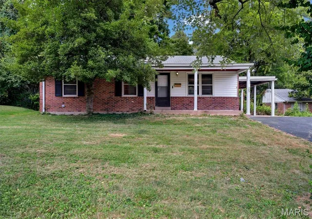 Photo 1 of Single family home for sale at 705 Palace Ct, Saint Louis, MO 63135 | MLS# MIS26058151 | Listing updated on 2026-09-10