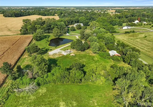 Photo 10 of Sale Pending at 7112 Fields Dr, Moro, IL 62067 | MLS# MIS26058153 | Listing updated on 2026-10-04