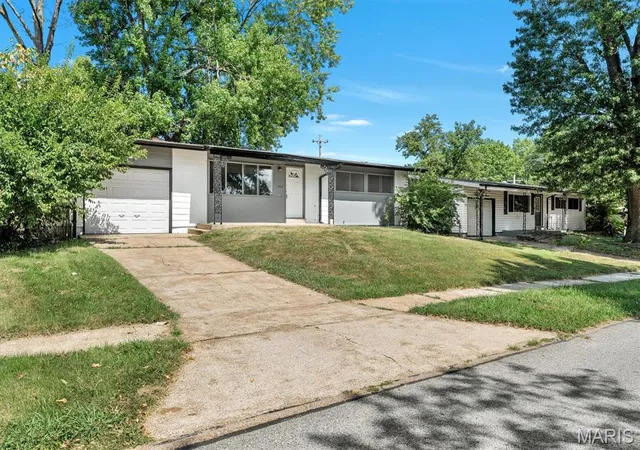 Photo 2 of Sale Pending at 1533 Chesley Dr, Saint Louis, MO 63136 | MLS# MIS26058163 | Listing updated on 2026-10-07