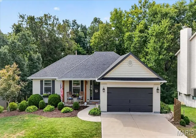 Photo 2 of Sale Pending at 3913 Rhine Ct, Saint Charles, MO 63304 | MLS# MIS26058165 | Listing updated on 2026-09-14