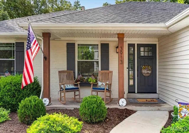 Photo 3 of Sale Pending at 3913 Rhine Ct, Saint Charles, MO 63304 | MLS# MIS26058165 | Listing updated on 2026-09-14
