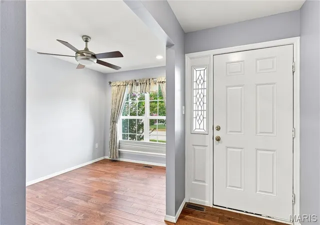 Photo 3 of Sale Pending at 3215 Country Holw Dr, Saint Louis, MO 63129 | MLS# MIS26058170 | Listing updated on 2026-09-14