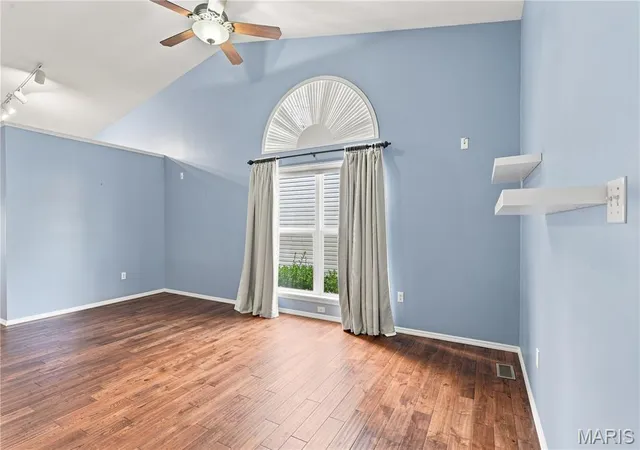 Photo 3 of Sale Pending at 3215 Country Holw Dr, Saint Louis, MO 63129 | MLS# MIS26058170 | Listing updated on 2026-09-14