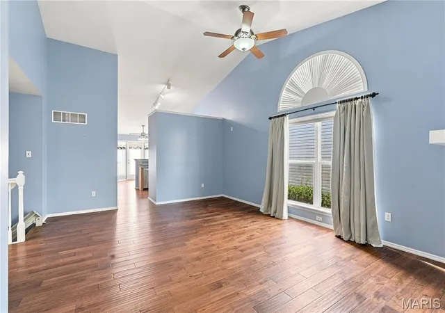 Photo 4 of Sale Pending at 3215 Country Holw Dr, Saint Louis, MO 63129 | MLS# MIS26058170 | Listing updated on 2026-09-14