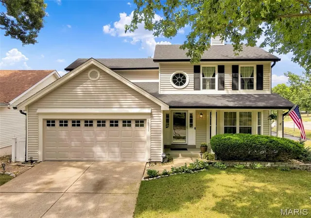 Photo 2 of Single family home for sale at 16511 Hunters Xing Dr, Wildwood, MO 63040 | MLS# MIS26058179 | Listing updated on 2026-10-05