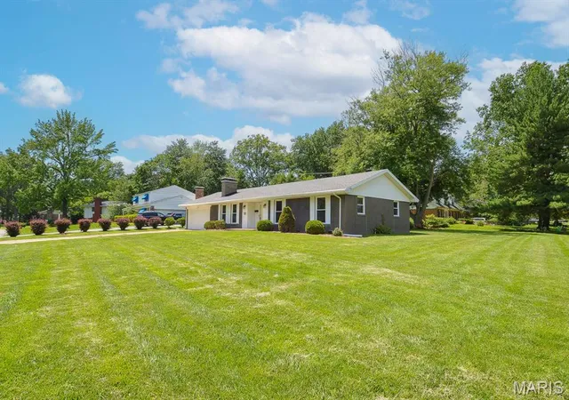Photo 2 of Single family home for sale at 37 Hemlock Dr, Belleville, IL 62221 | MLS# MIS26058186 | Listing updated on 2026-10-05
