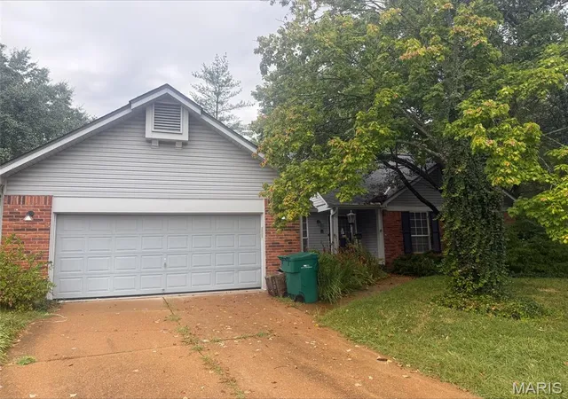 Photo 2 of Single family home for sale at 1405 Windrider Ct, Fenton, MO 63026 | MLS# MIS26058199 | Listing updated on 2026-09-14