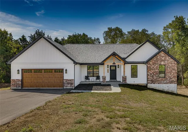 Photo 2 of Single family home for sale at 3403 Weatherby Ln, Farmington, MO 63640 | MLS# MIS26058219 | Listing updated on 2026-09-12