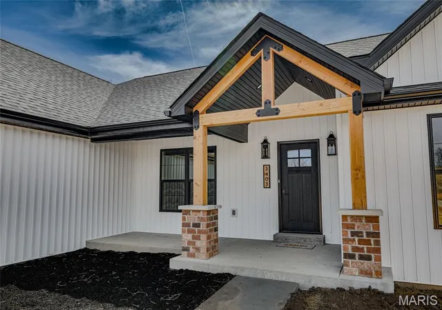 Photo 3 of Single family home for sale at 3403 Weatherby Ln, Farmington, MO 63640 | MLS# MIS26058219 | Listing updated on 2026-09-12