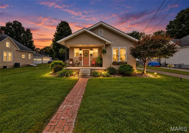 Photo 1 of Single family home for sale at 616 W Henry St, Staunton, IL 62088 | MLS# MIS26058221 | Listing updated on 2026-09-15