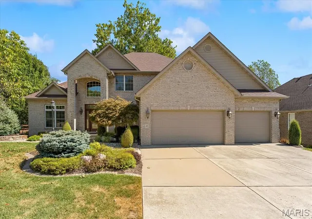 Photo 1 of Single family home for sale at 5 Timber Blf Ct, Glen Carbon, IL 62034 | MLS# MIS26058257 | Listing updated on 2026-09-11