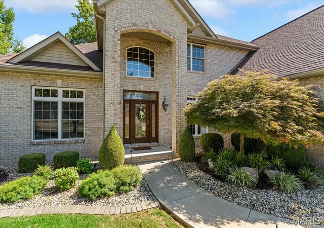 Photo 3 of Single family home for sale at 5 Timber Blf Ct, Glen Carbon, IL 62034 | MLS# MIS26058257 | Listing updated on 2026-09-11