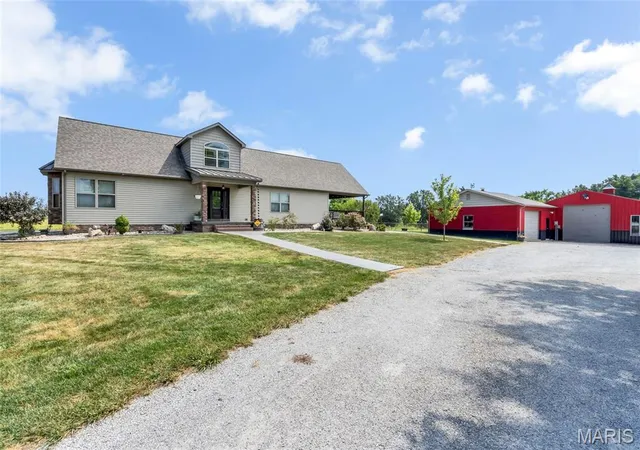 Photo 2 of Single family home for sale at 4176 State Route 156, Waterloo, IL 62298 | MLS# MIS26058260 | Listing updated on 2026-09-10
