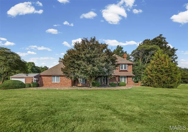 Photo 2 of Single family home for sale at 169 Heck Rd, Collinsville, IL 62234 | MLS# MIS26058261 | Listing updated on 2026-09-14