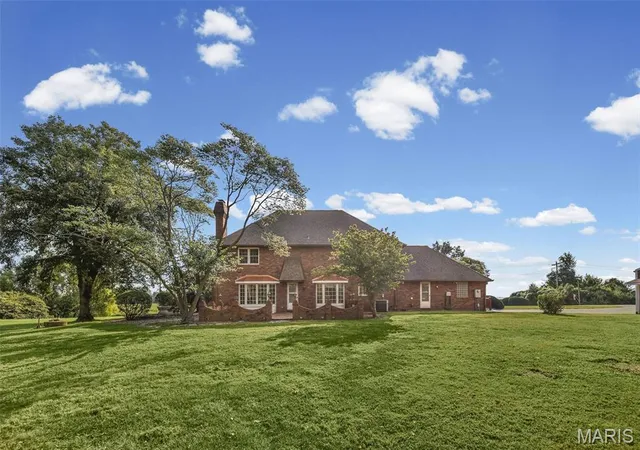 Photo 4 of Single family home for sale at 169 Heck Rd, Collinsville, IL 62234 | MLS# MIS26058261 | Listing updated on 2026-10-12