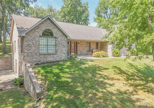 Photo 2 of Sale Pending at 25409 415th Street, Pittsfield, IL 62363 | MLS# MIS26058262 | Listing updated on 2026-09-15