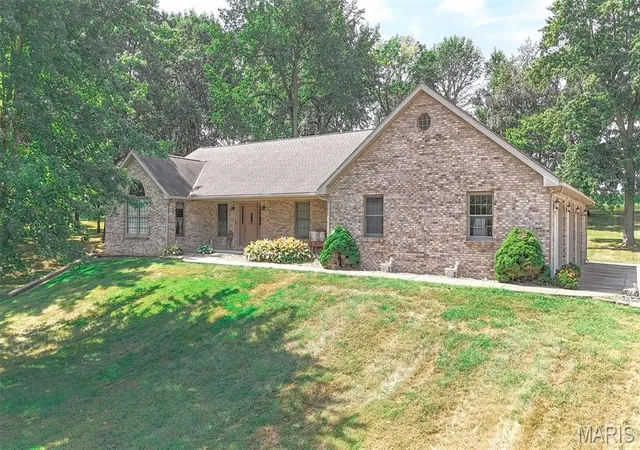 Photo 3 of Sale Pending at 25409 415th Street, Pittsfield, IL 62363 | MLS# MIS26058262 | Listing updated on 2026-09-15