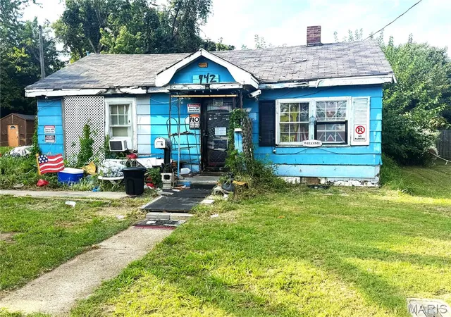 Single family home for sale at 942 Lake St, Sikeston, MO 63801 | MLS# MIS26058264