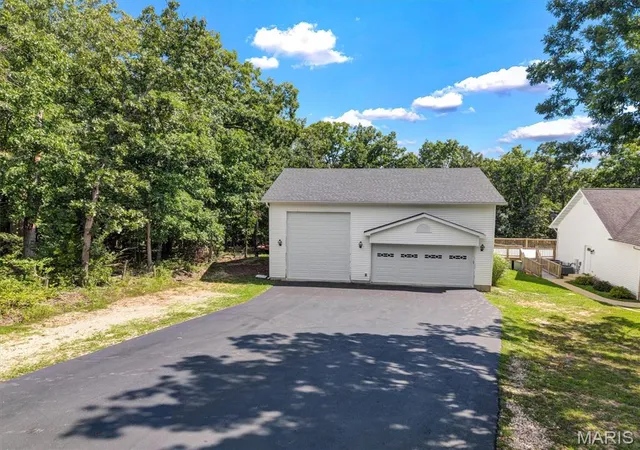 Photo 3 of House for sale at 10 Grand Oaks Est, Sullivan, MO 63080 | MLS# MIS26058275 | Listing updated on 2026-09-29