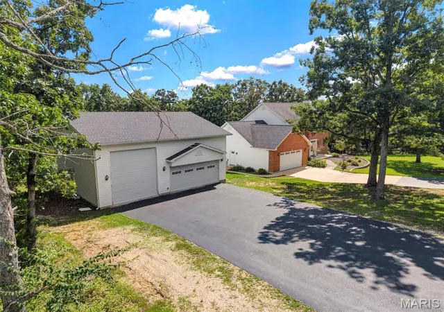 Photo 4 of House for sale at 10 Grand Oaks Est, Sullivan, MO 63080 | MLS# MIS26058275 | Listing updated on 2026-09-29