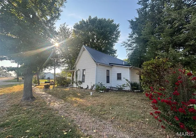 Photo 2 of Single family home for sale at 501 E Washington St, Vandalia, MO 63382 | MLS# MIS26058315 | Listing updated on 2026-09-09