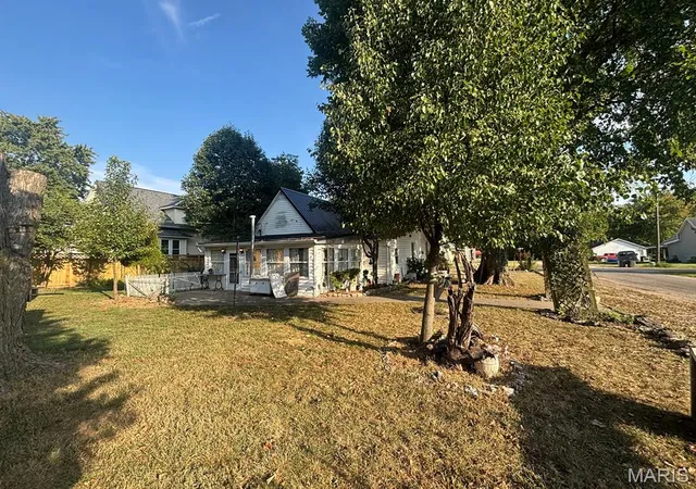 Photo 3 of Single family home for sale at 501 E Washington St, Vandalia, MO 63382 | MLS# MIS26058315 | Listing updated on 2026-09-09