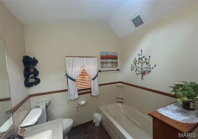 Photo 9 of Single family home for sale at 501 E Washington St, Vandalia, MO 63382 | MLS# MIS26058315 | Listing updated on 2026-10-21