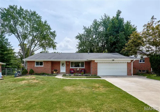 Photo 2 of Single family home for sale at 1700 Saint Denis St, Florissant, MO 63033 | MLS# MIS26058323 | Listing updated on 2026-09-15