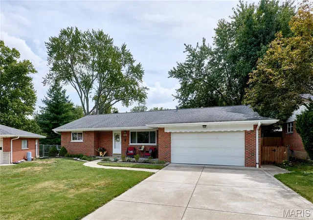 Photo 3 of Single family home for sale at 1700 Saint Denis St, Florissant, MO 63033 | MLS# MIS26058323 | Listing updated on 2026-09-15