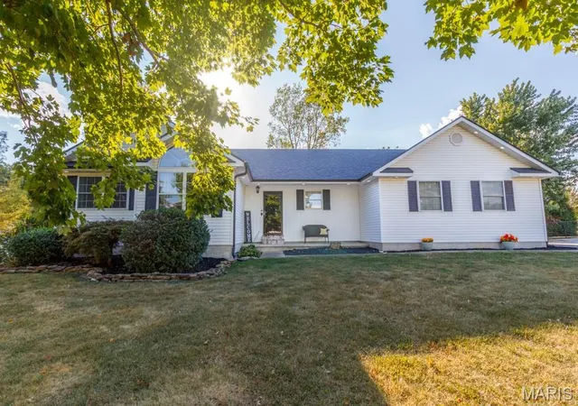 Photo 1 of Single family home for sale at 23123 Roselawn Dr, Lebanon, MO 65536 | MLS# MIS26058327 | Listing updated on 2026-09-11