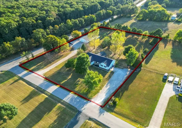 Photo 2 of Single family home for sale at 23123 Roselawn Dr, Lebanon, MO 65536 | MLS# MIS26058327 | Listing updated on 2026-09-11