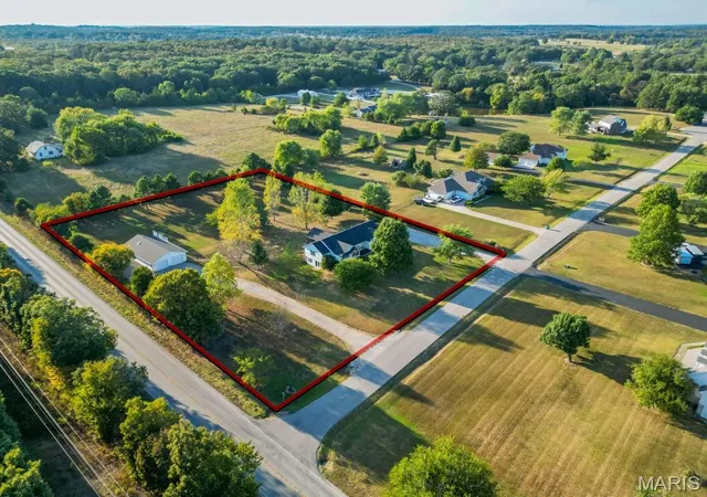 Photo 3 of Single family home for sale at 23123 Roselawn Dr, Lebanon, MO 65536 | MLS# MIS26058327 | Listing updated on 2026-09-11